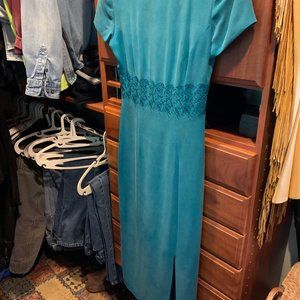 Womens dresses sizes vary, shoes size 6-7, coat